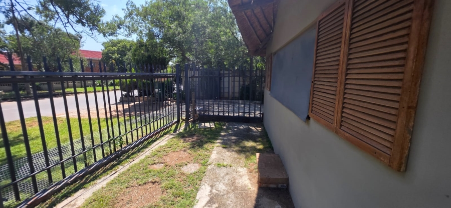 5 Bedroom Property for Sale in Songloed North West